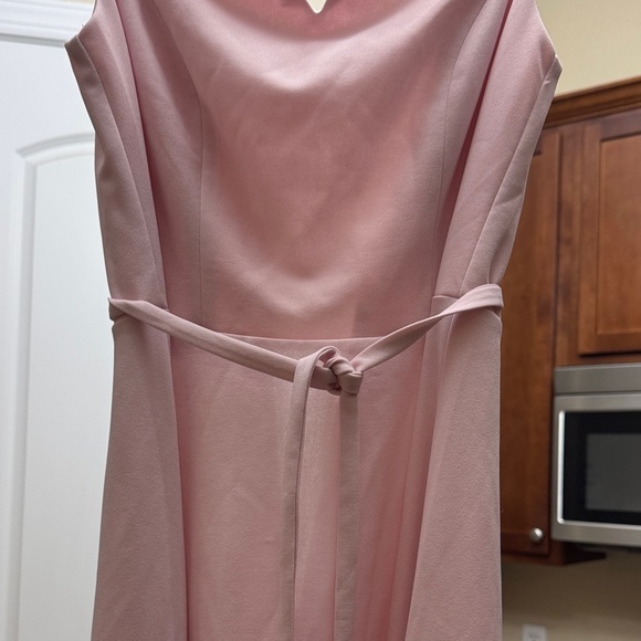Elegant Pink Sleeveless Dress - Picture 2 of 7